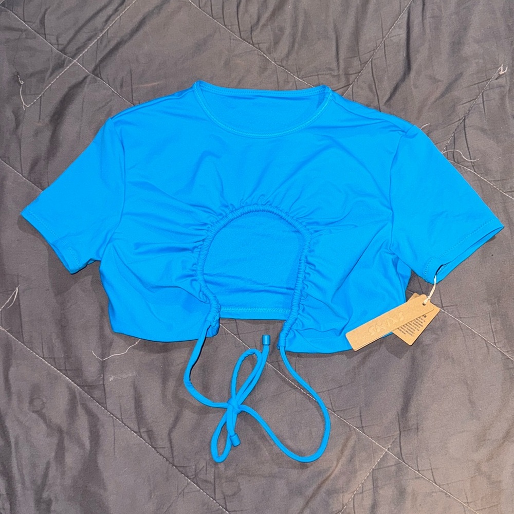 SKIMS SIGNATURE SWIM RUCHED T-SHIRT CROPPED